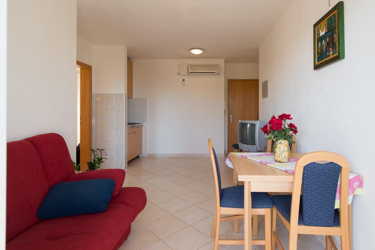 Sun House Apartments Bol Bagian luar foto