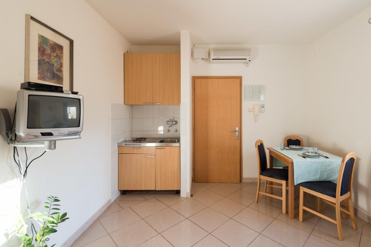 Sun House Apartments Bol Ruang foto